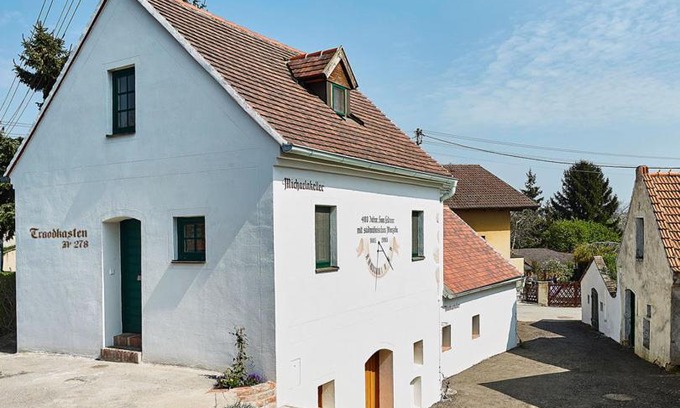 Drasenhofen House | Troadkostn