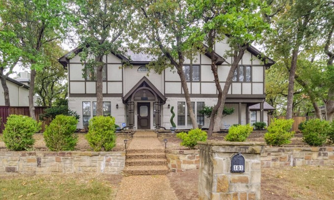 Trophy Club House | Trophy Haven Retreat - 4 BR - 3 BA -Pool