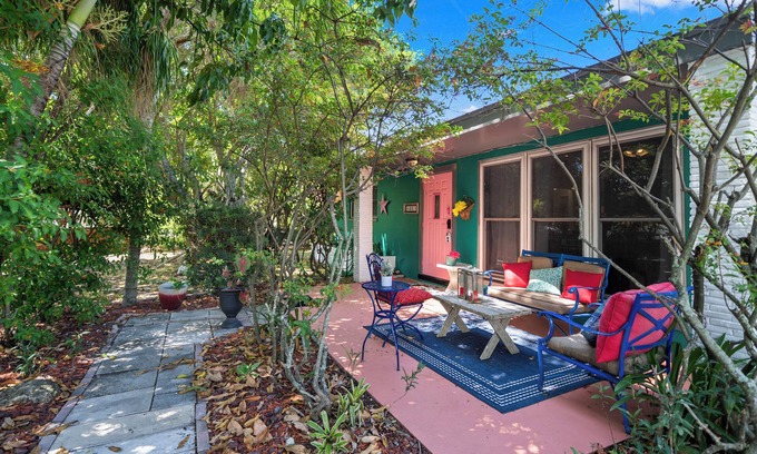 Southwest House | Tropical 4BR Getaway Near Downtown WPB BBQ, Games, King Bed