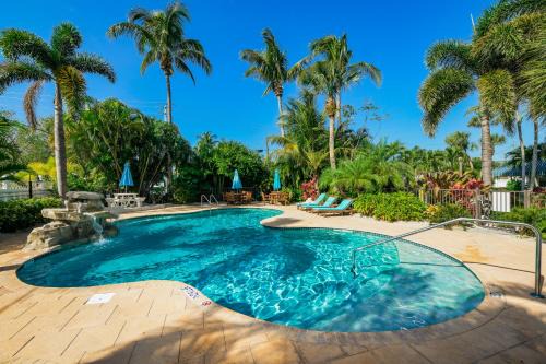 Siesta Key Village Hotel | Tropical Breeze Resort