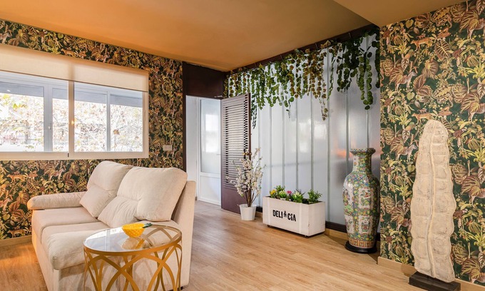 Ensanche Diputacion Apartment | TROPICAL LOFT ALICANTE (Near the Real Club de Regatas)