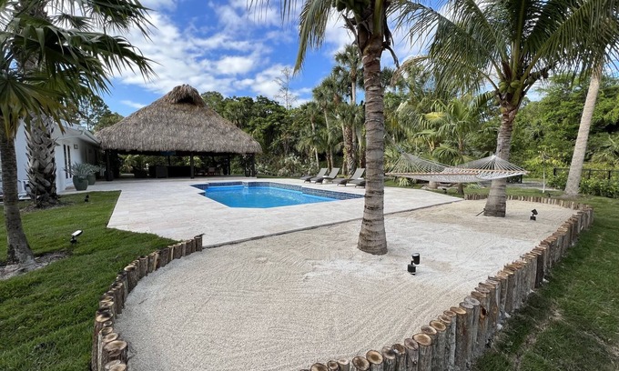 Greenacres House | Tropical oasis with amazing tiki