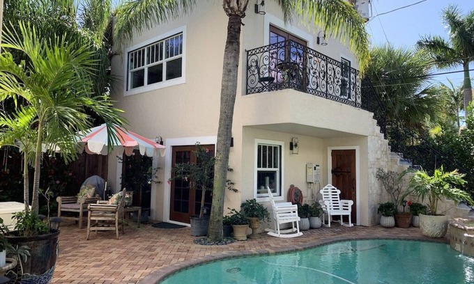 West Palm Beach Cottage | tropical poolside cottage -minutes from beaches & downtown