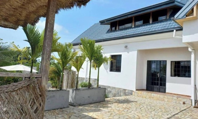 Kribi Villa | Tropical villa with view of the Atlantic Ocean