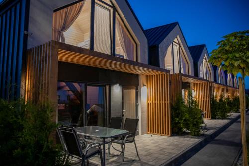 Bobolin Cabin | Tropicana Gold