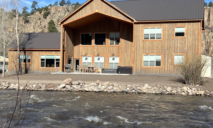 South Fork House | Trout Stream Lodge on the South Fork of the Rio Grande