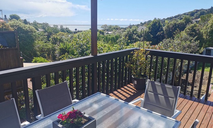 Nelson House | 'Tui Glen' - secure family home close to Nelson town