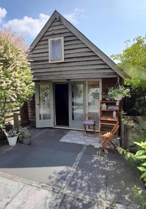 Hoogeveen Bed & Breakfast | Tuinhuis In je Element
