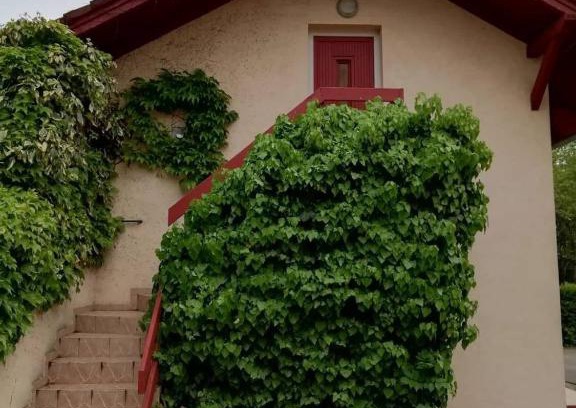 Lajoskomarom Apartment | Tuja Vendégház