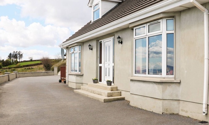 Moville House | TULLYALLY, family friendly, country holiday cottage in Redcastle