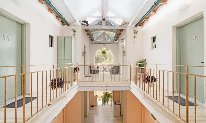 Ipsos House | Tune Inn Activity Guesthouse- Over 24's