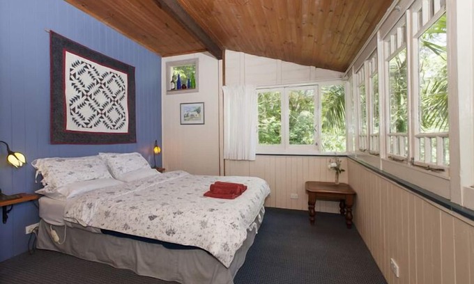 Mount Glorious Cottage | Turkey's Nest - White Gum Cottage
