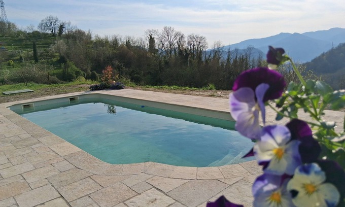 Guzzano-pieve di Controne House | Tuscan Farmhouse, panoramic views, pool, near to Lucca, Pisa & Florence