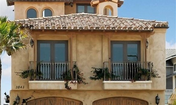 Oxnard Shores House | Tuscan Sol OceanFront with hot tub, pool table, 3 fireplaces at Mandalay Shores.