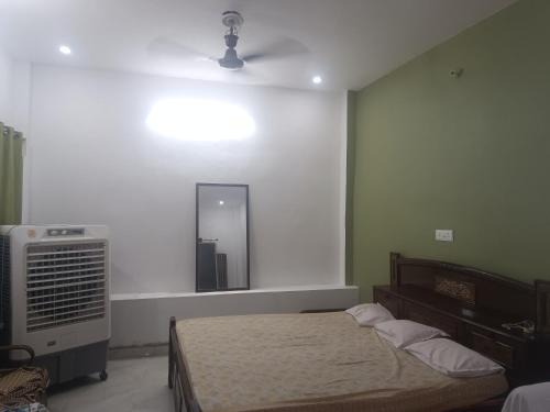 Allahabad House | Tushar home stay 461