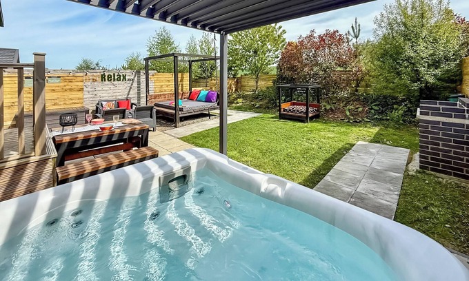 Raywell Ski Chalet | Twilight Spa (Pet Garden)