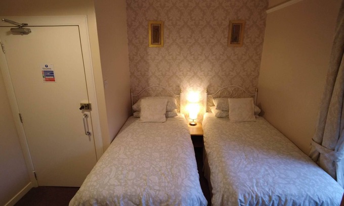 Crianlarich Bed & Breakfast | Twin Room at Inverardran House