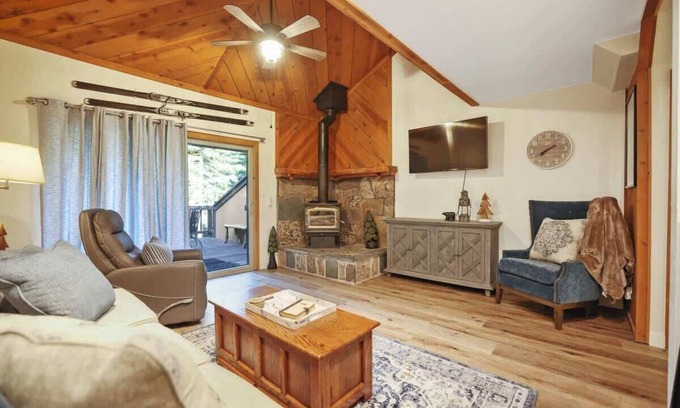 Shaver Lake Cabin | Two Bears Basecamp | Views, Trails, Flat Parking