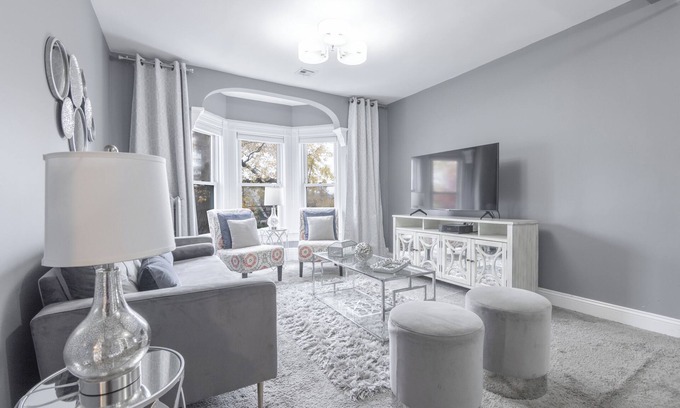 Valley Stream Apartment | Two Bedroom 2nd Floor Apartment 20 miles from NYC