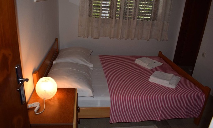 Loviste Apartment | Two bedroom apartment near beach Lovište, Pelješac (A-262-a)
