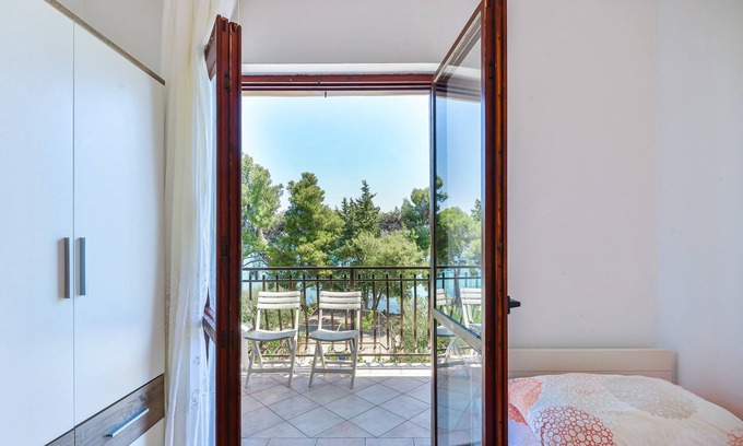 Tkon Apartment | Two bedroom apartment near beach Tkon, Pašman (A-698-a)