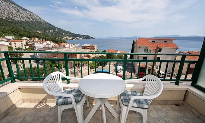 Igrane Apartment | Two bedroom apartment with terrace and sea view Igrane, Makarska (A-17292-c)