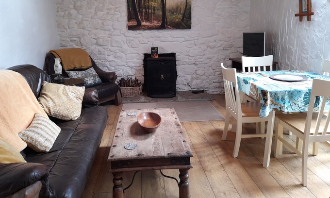 Jamestown House | Two bedroom cozy cottage in the Sliabh An Larainn mountains with stunning views