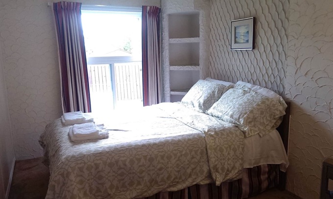 Northwest Calgary House | Two bedroom unit for 5 guests in Edgemont North West of Calgary