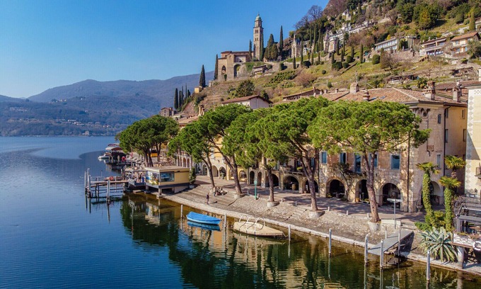 Morcote Apartment | Two-beroom apartment on 3 levels in historic building in the village of Morcote