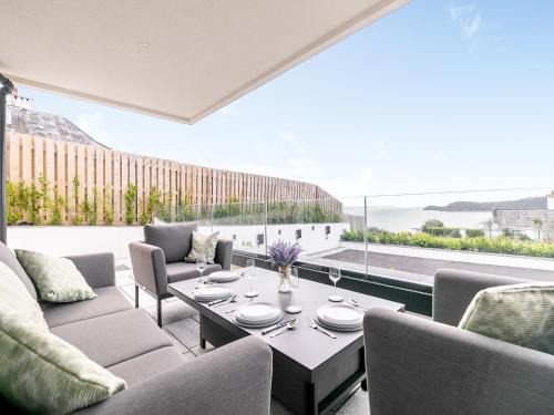 Carlyon Bay House | Two Chi An Mor