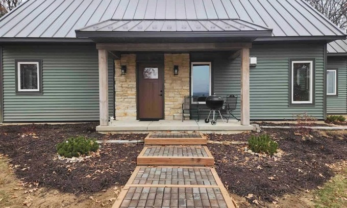 Lyndon Station Cabin | Two Crows Cabin Summa