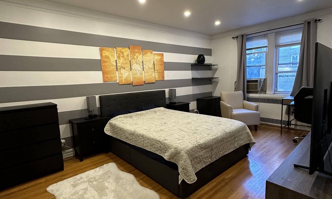 Queens Condo | Two Large Cozy Bedroom Condominium that is 20 mins train ride to Manhattann