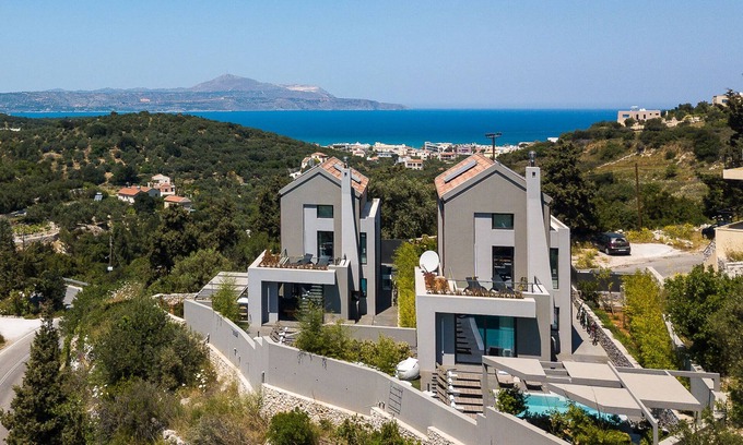 Aspro Villa | Two Luxury Villas rented as one, ideal for big Groups - close to the beach!