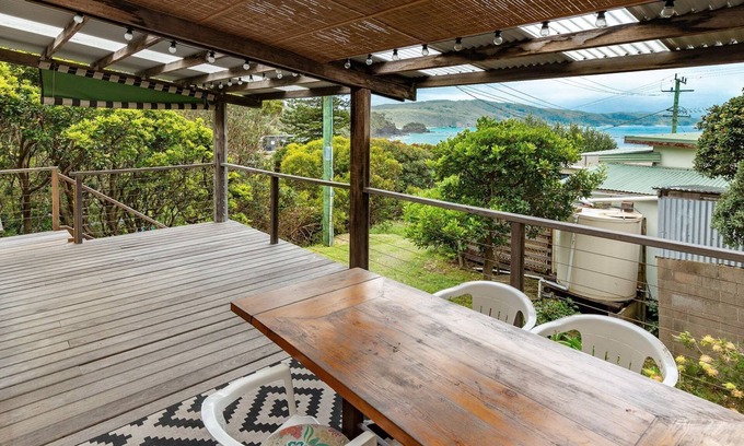 Seal Rocks House | Two Many Birds - Seal Rocks