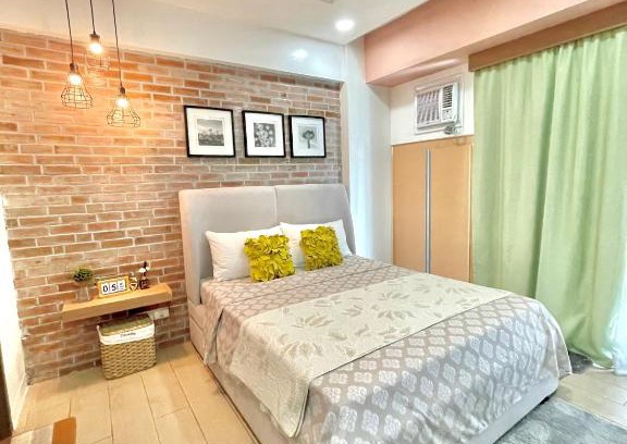 Pasay Apartment | Two Palm tree villa Aesthetic Condotel