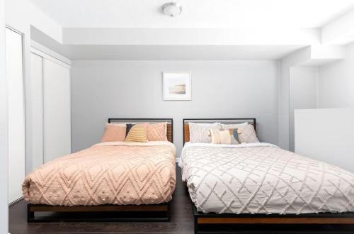 King West Village Apartment | Two Story Loft w 2 beds close to Lakeshore