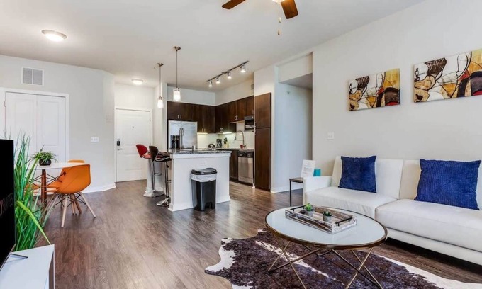 West Congress Apartment | TWO Stylish SoCo CozySuites w/ 2 Pools!