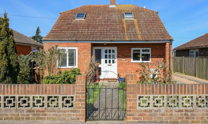 Warden House | TWYNHOLM, pet friendly, character holiday cottage in Warden