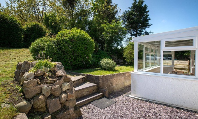 Malltraeth House | Ty Capel Bach: 3‑Bed Bungalow Sleeping 6 in Hermon | Managed by Anglesey Holiday Lettings