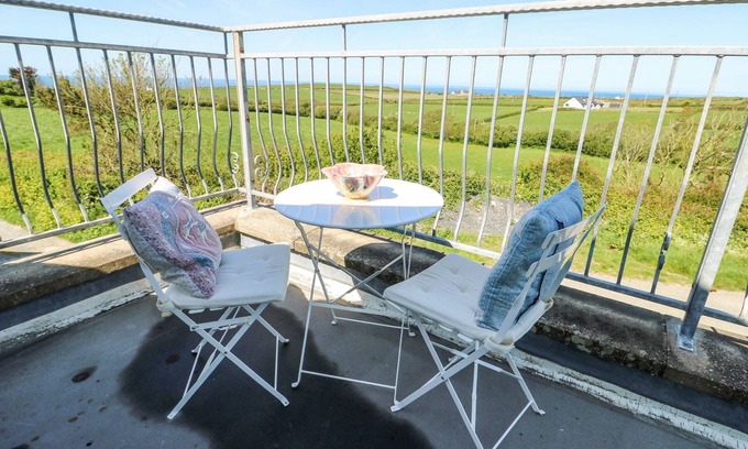 Llanfaethlu House | TY MAWR, pet friendly, with open fire in Llanfachraeth