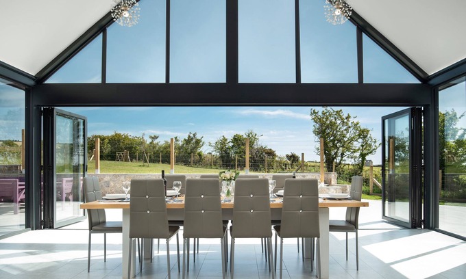 Rhosybol House | Ty Rhos Newydd: 5‑Bed Retreat Sleeping 10 in Llanerch-y-Medd | Managed by Anglesey Holiday Lettings