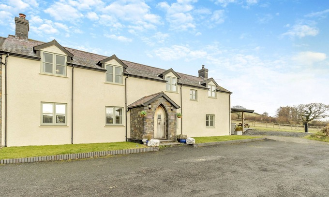 Devils Bridge House | Tynrhyd Farmhouse - Five Bedroom House, Sleeps 11