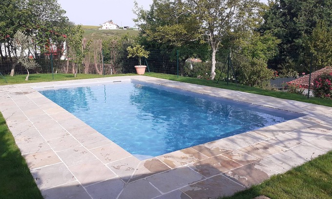 Saint-Pee-sur-Nivelle House | Typical Basque house with swimming pool near sea, lake and mountain
