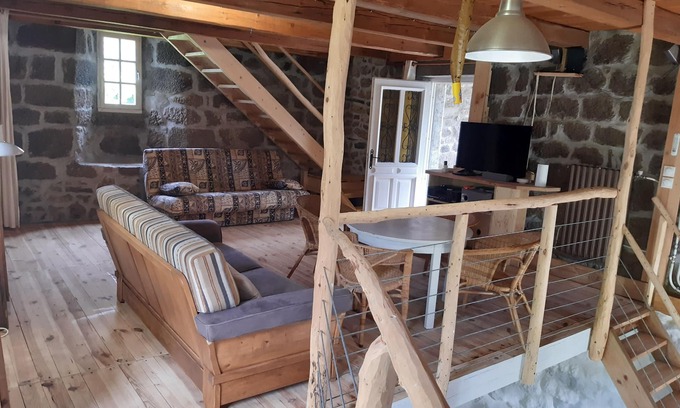 Laval-Atger Villa | Typical Lozère house near Lac de Naussac