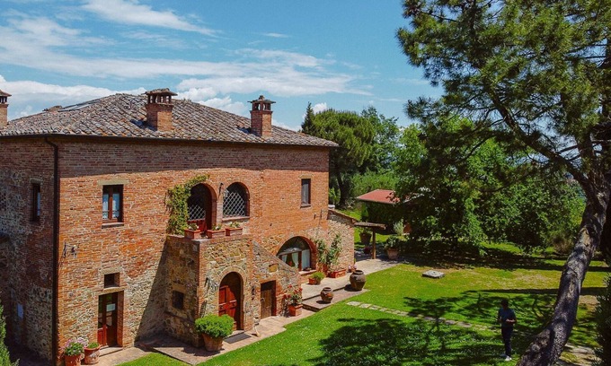 Torrita di Siena Villa | Typical villa with private swimming pool with panoramic view over the village of Torrita di Siena. S