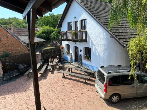 Sedlec Apartment | Ubytování Slovácký dvůr Němčičky
