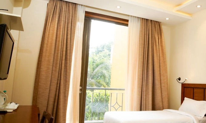 Connaught Place Apartment | UDS Villa - Next to VFS, Walking to Connaught Place