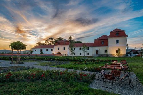 Cristuru Secuiesc Bed & Breakfast | Ugron Castle Fiatfalva