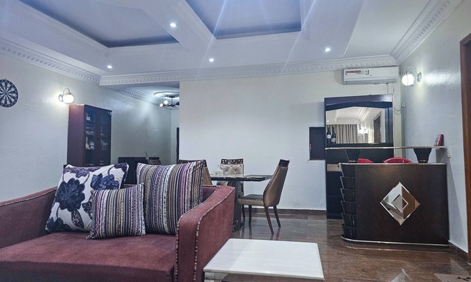 Ikoyi Apartment | Ultimate Comfort in V/Island Lagos: Spacious 2-Bed with 24/7 Power & Free WiFi