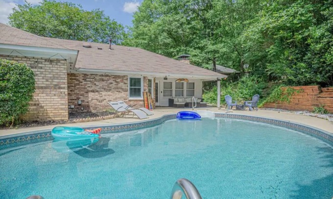 Columbus House | Ultimate Getaway: Pool and Games